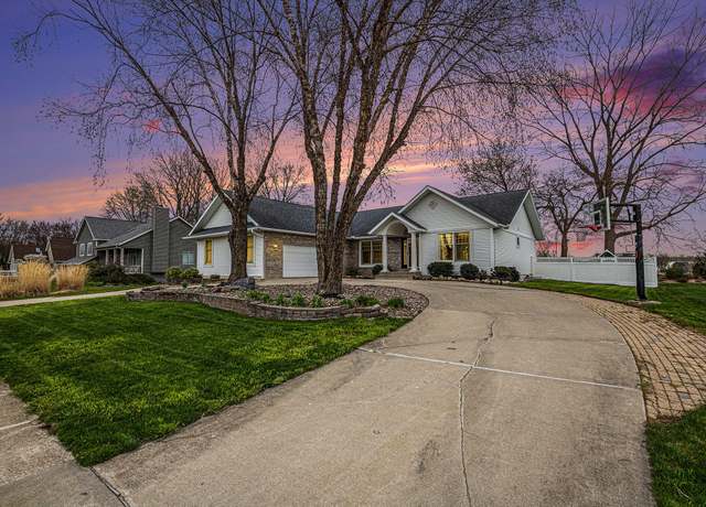 Property at 5591 Pioneer Ave, St Joseph, MI 49085, 6 beds, 3 baths