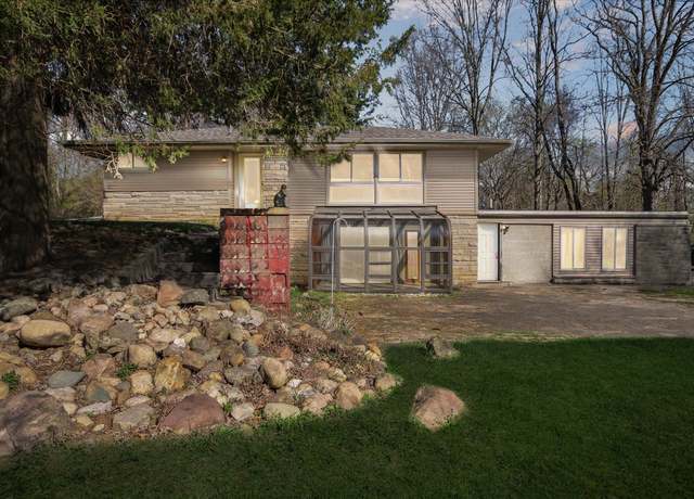 Property at 7870 N Meridian Rd, Jackson, MI 49201, 3 beds, 1.5 baths
