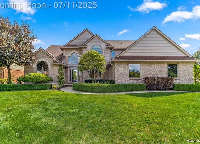 Property at 21254 Clayton Dr, Macomb, MI 48044, 5 beds, 2.5 baths