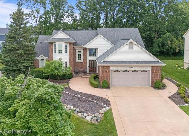 Property at 24525 Ridgeview Dr, Farmington Hills, MI 48336, 4 beds, 2.5 baths