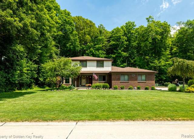Property at 22795 Vacri Ln, Farmington Hills, MI 48335, 4 beds, 2.5 baths