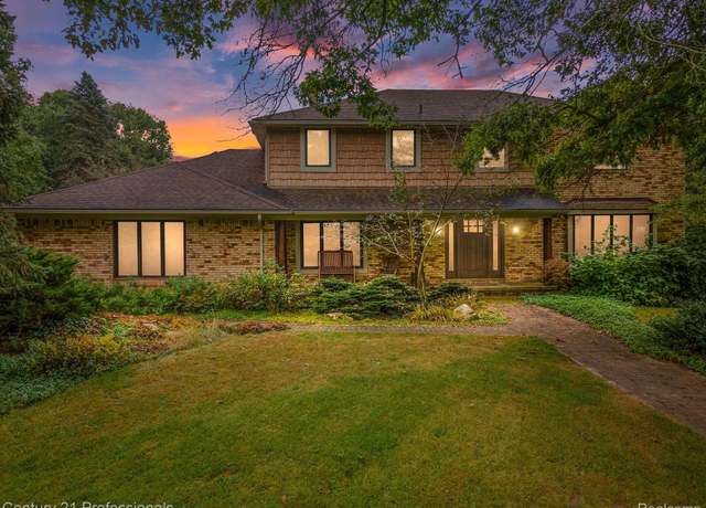 Property at 9601 Kier Rd, Holly, MI 48442, 4 beds, 3.5 baths