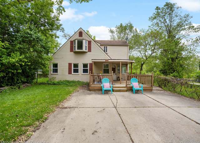 Property at 128 Leeds St, Novi, MI 48390, 3 beds, 2 baths