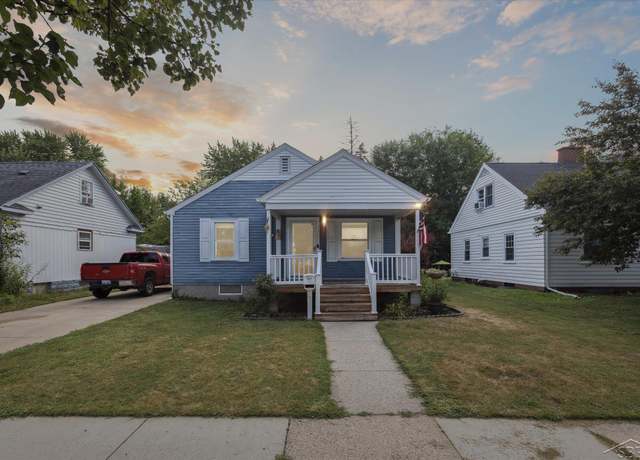 Property at 803 S Warner St, Bay City, MI 48706, 4 beds, 1.5 baths
