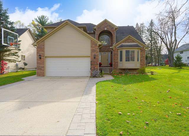 Property at 230 E Elizabeth St, Lake Orion Vlg, MI 48362, 4 beds, 3.5 baths