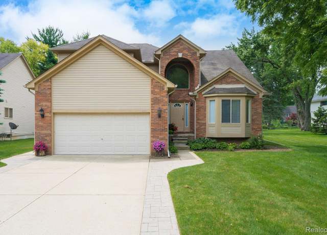 Property at 230 E Elizabeth St, Lake Orion, MI 48362, 4 beds, 3.5 baths