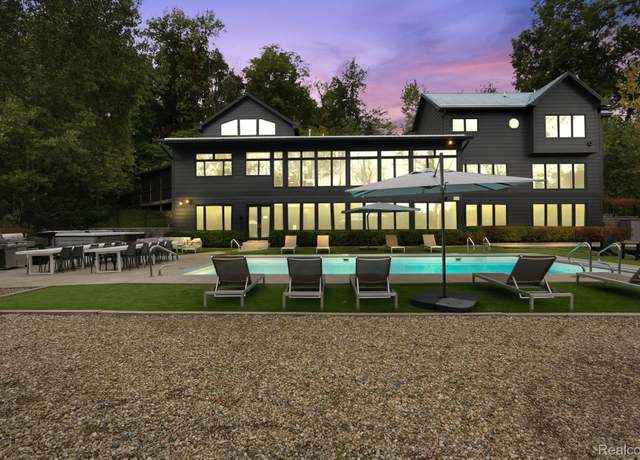 Property at 10630 Garr Rd, Berrien Springs, MI 49103, 11 beds, 9 baths