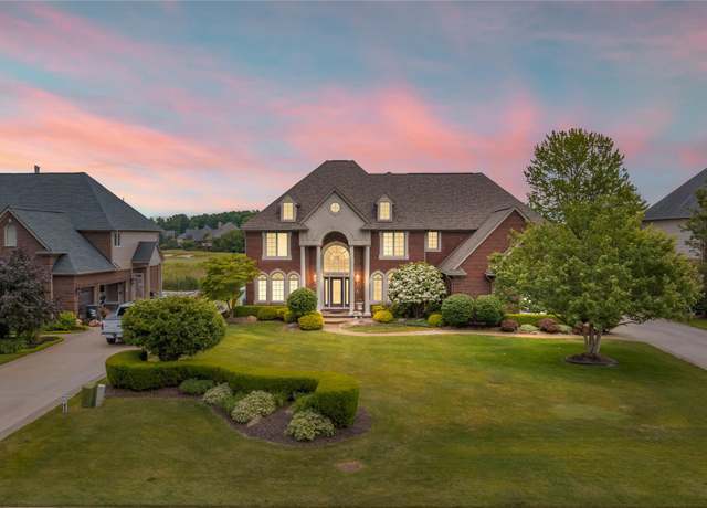 Property at 2401 Spyglass Dr, Oakland, MI 48363, 4 beds, 4.5 baths