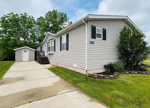 Property at 6283 Leigh Ct, Fenton, MI 48430, 3 beds, 2 baths