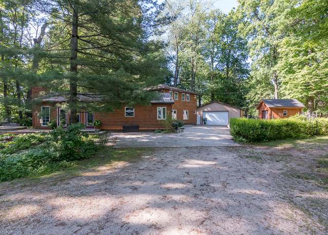 Property at 48561 Hill Dr, Decatur, MI 49045, 6 beds, 2.5 baths