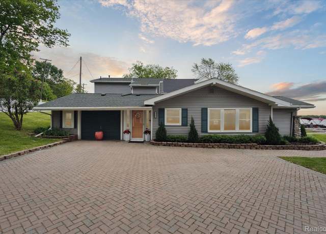 Property at 3761 Hunt Rd, Lapeer, MI 48446, 3 beds, 2 baths