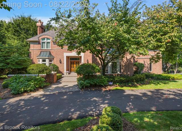 Property at 4134 Carillon Dr, Bloomfield Charter Township, MI 48302, 5 beds, 5 baths