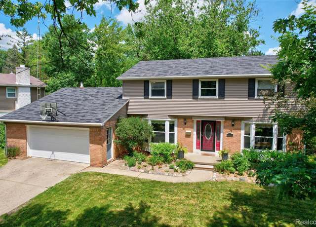 Property at 11319 Brookshire Dr, Grand Blanc, MI 48439, 4 beds, 3.5 baths