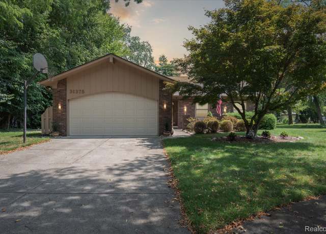 Property at 31378 Hillbrook St, Livonia, MI 48152, 3 beds, 3.5 baths