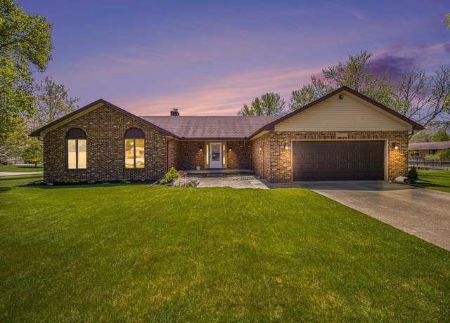 Property at 1802 Williamsburg Dr, Stevensville, MI 49127, 3 beds, 2.5 baths