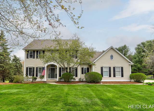 Property at 2005 Leisure Blvd, Holland, MI 49424, 4 beds, 3.5 baths