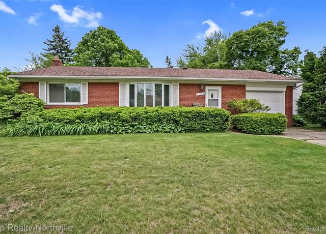 Property at 37923 Howell St, Livonia, MI 48154, 3 beds, 2 baths