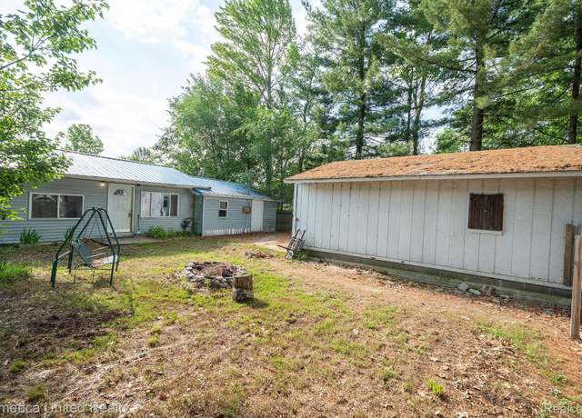 Property at 106 Devonshire Dr, Prudenville, MI 48651, 3 beds, 1 bath
