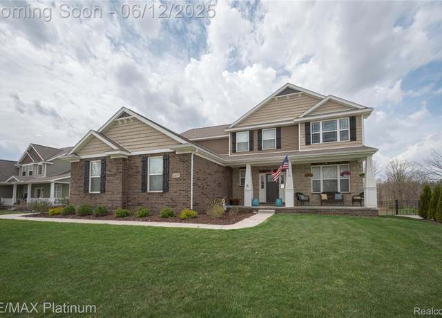 Property at 2237 Walnut View Dr, Howell, MI 48855, 5 beds, 3.5 baths