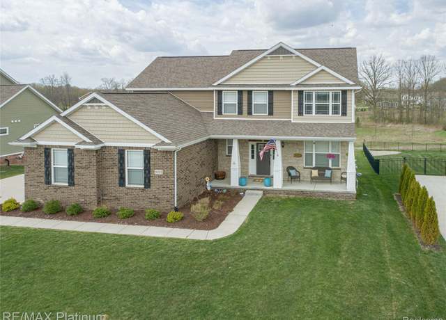 Property at 2237 Walnut View Dr, Howell, MI 48855, 5 beds, 3.5 baths