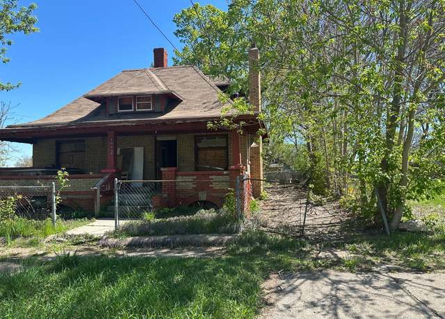 Property at 1009 Oak St, Flint, MI 48503, 3 beds, 1.5 baths