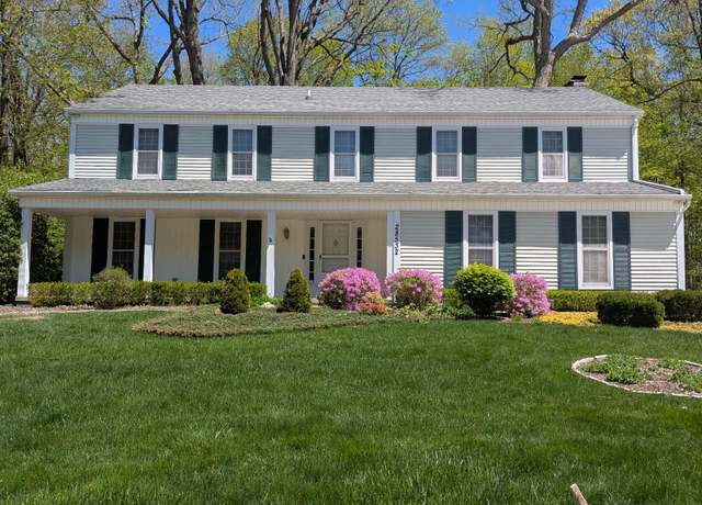Property at 28532 Perryville Way Way, Farmington Hills, MI 48331, 4 beds, 2.5 baths