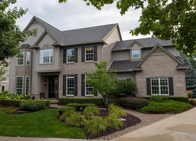Property at 4910 Knollcrest Ct, Commerce Charter Township, MI 48382, 5 beds, 3.5 baths