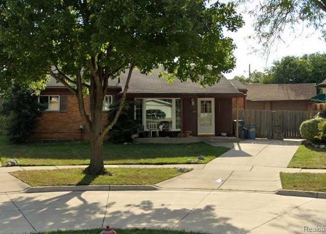 Property at 31931 Courtland St, St Clair Shores, MI 48082, 3 beds, 1.5 baths
