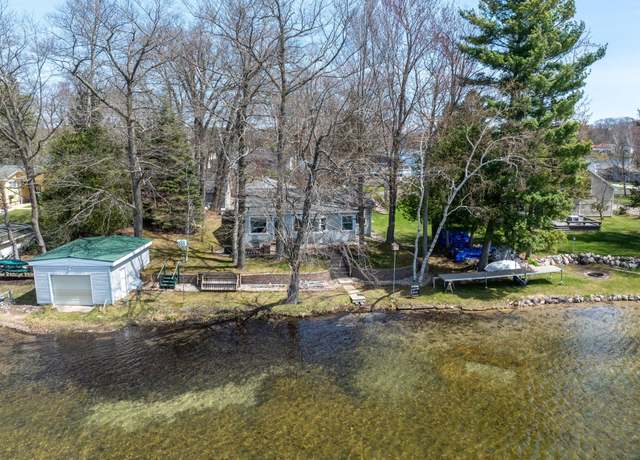 Property at 8581 Lynwood Ln, Mecosta, MI 49332, 3 beds, 2 baths