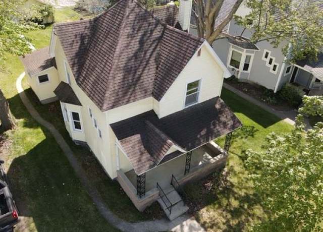Property at 311 W 12th St, Traverse City, MI 49684, 4 beds, 1 bath