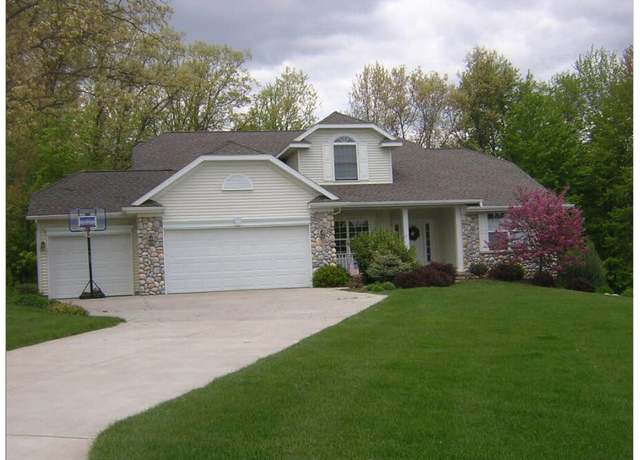 Property at 9190 Lady Lauren Dr NE, Rockford, MI 49341, 3 beds, 2.5 baths