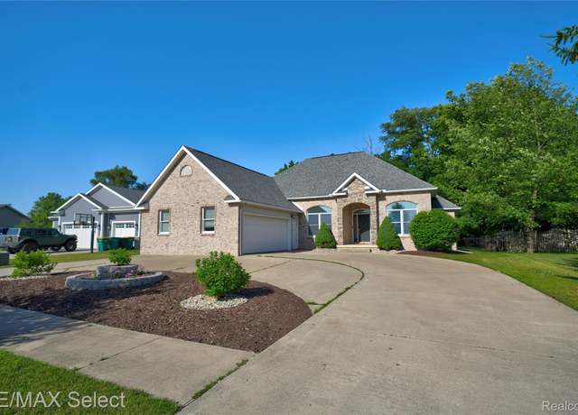 Property at 199 Brookside Dr, Flushing, MI 48433, 3 beds, 2.5 baths