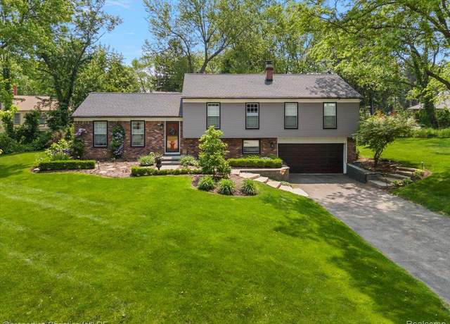 Property at 1987 Fox River Dr, Bloomfield Hills, MI 48304, 4 beds, 2.5 baths