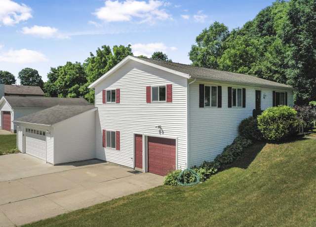 Property at 726 Washington St, Cadillac, MI 49601, 4 beds, 2.5 baths