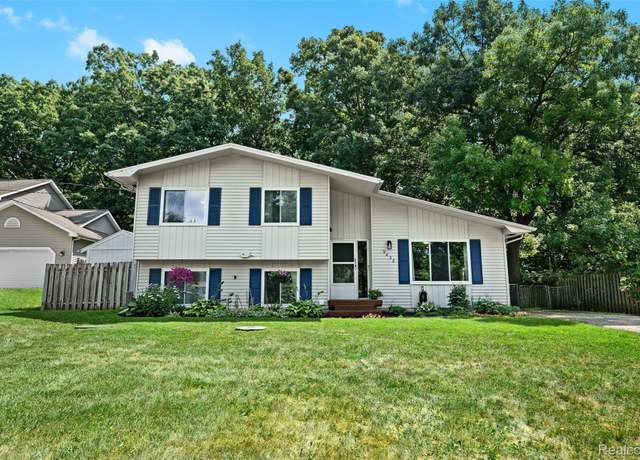 Property at 9438 Waite Dr, Tyrone Township, MI 48430, 3 beds, 2 baths
