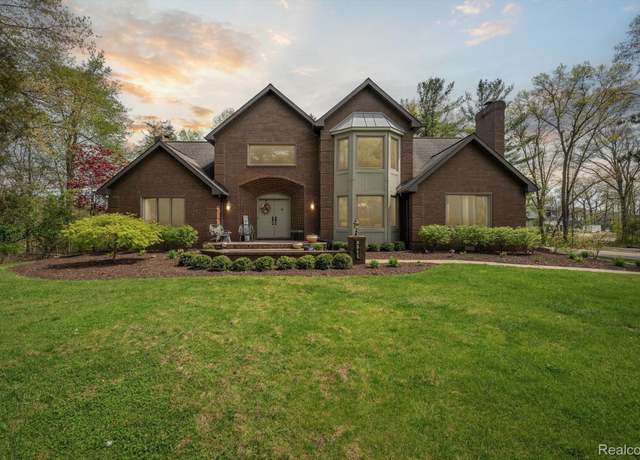 Property at 3311 Merrow Ln, Howell, MI 48843, 3 beds, 2.5 baths