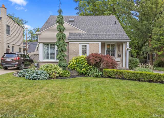 Property at 1521 Washington Blvd, Birmingham, MI 48009, 3 beds, 2 baths