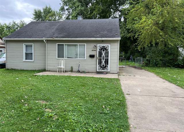 Property at 22161 Scotia Rd, Oak Park, MI 48237, 2 beds, 1 bath
