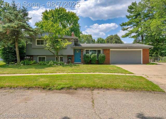 Property at 2646 Pinto Dr, Commerce Charter Township, MI 48382, 3 beds, 1.5 baths