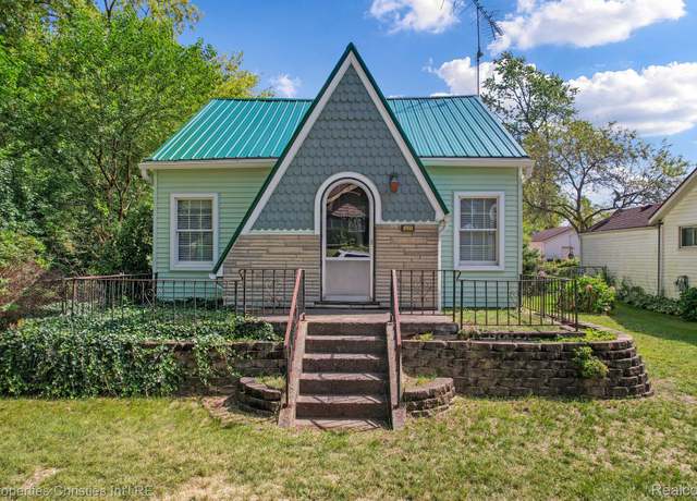 Property at 1535 Wilmot St, West Bloomfield Charter Township, MI 48324, 2 beds, 2 baths