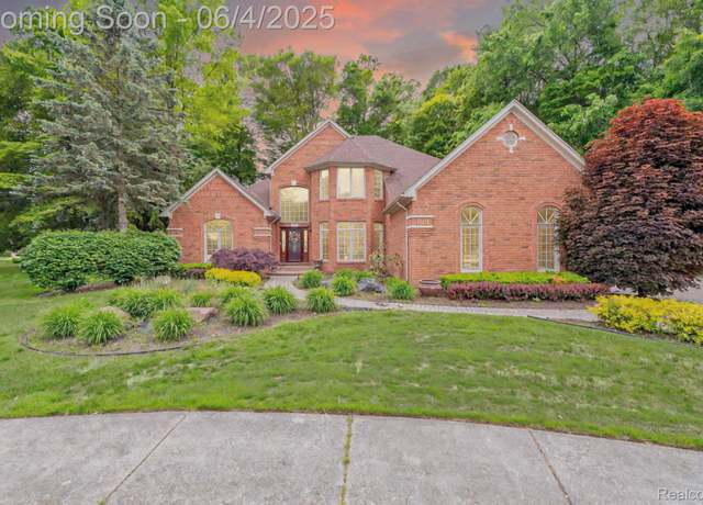 Property at 50565 Otter Creek Dr, Shelby Twp, MI 48317, 4 beds, 2.5 baths