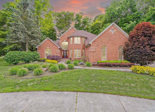Property at 50565 Otter Creek Dr, Shelby Twp, MI 48317, 4 beds, 2.5 baths