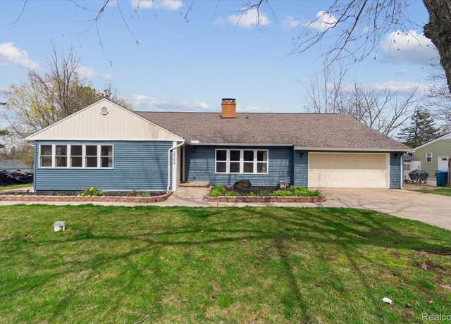 Property at 2064 N Long Lake Rd, Fenton, MI 48430, 3 beds, 3 baths