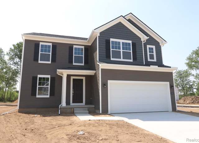 Property at 4311 Oak St, Grand Blanc, MI 48439, 3 beds, 2.5 baths