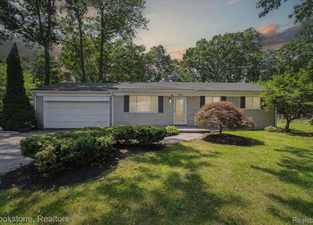 Property at 6055 Cramlane Dr, Clarkston, MI 48346, 3 beds, 2 baths