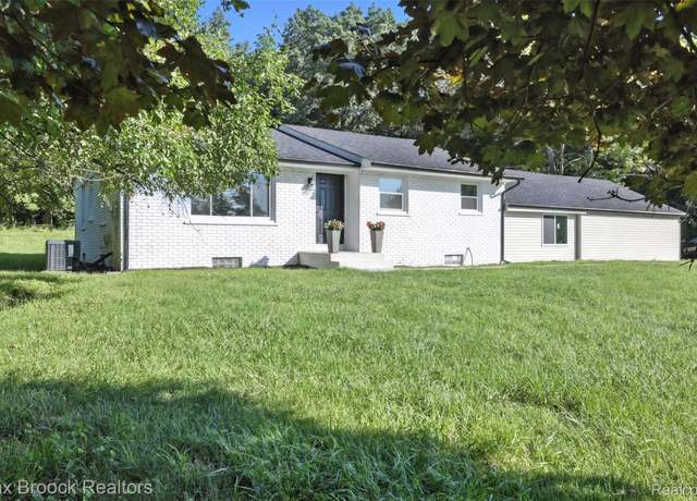 Property at 5561 Delmas Rd, Clarkston, MI 48348, 4 beds, 3 baths