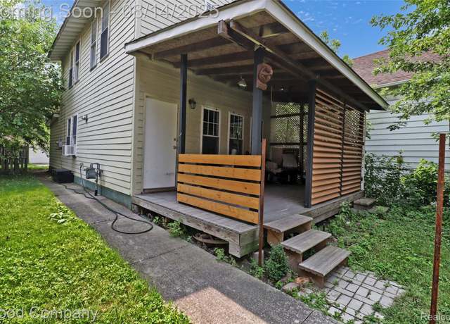 Property at 2644 Pulaski St, Hamtramck, MI 48212, 3 beds, 2 baths