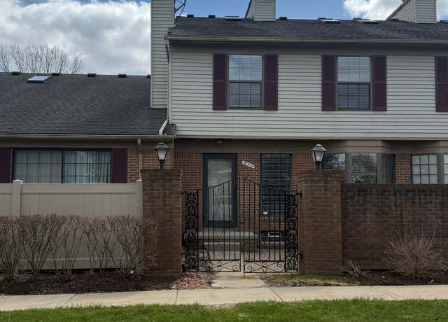 Property at 38959 Country Cir, Farmington Hills, MI 48331, 2 beds, 1.5 baths