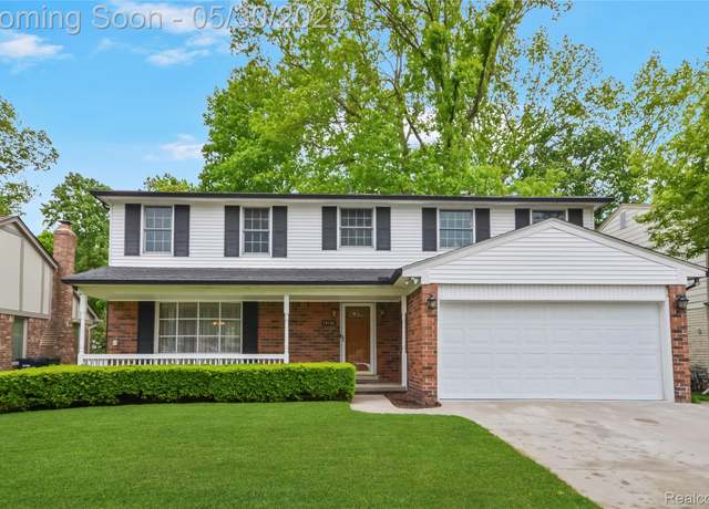 Property at 13936 Grove Park Dr, Sterling Heights, MI 48313, 4 beds, 2.5 baths
