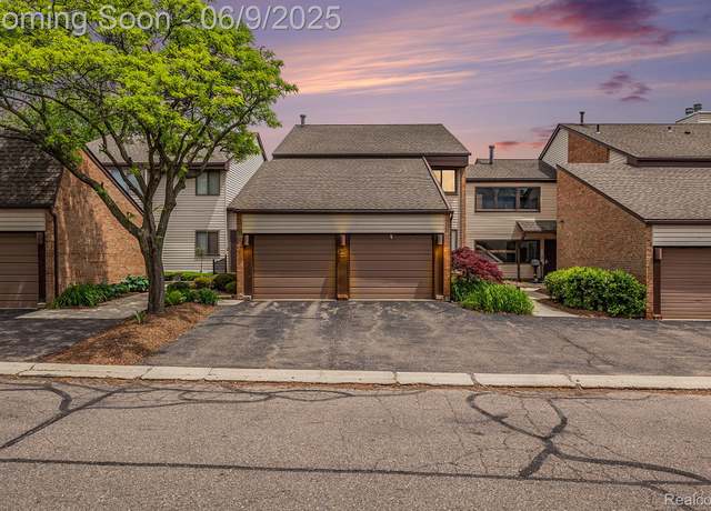Property at 4483 Laurel Club Cir, West Bloomfield, MI 48323, 2 beds, 2 baths